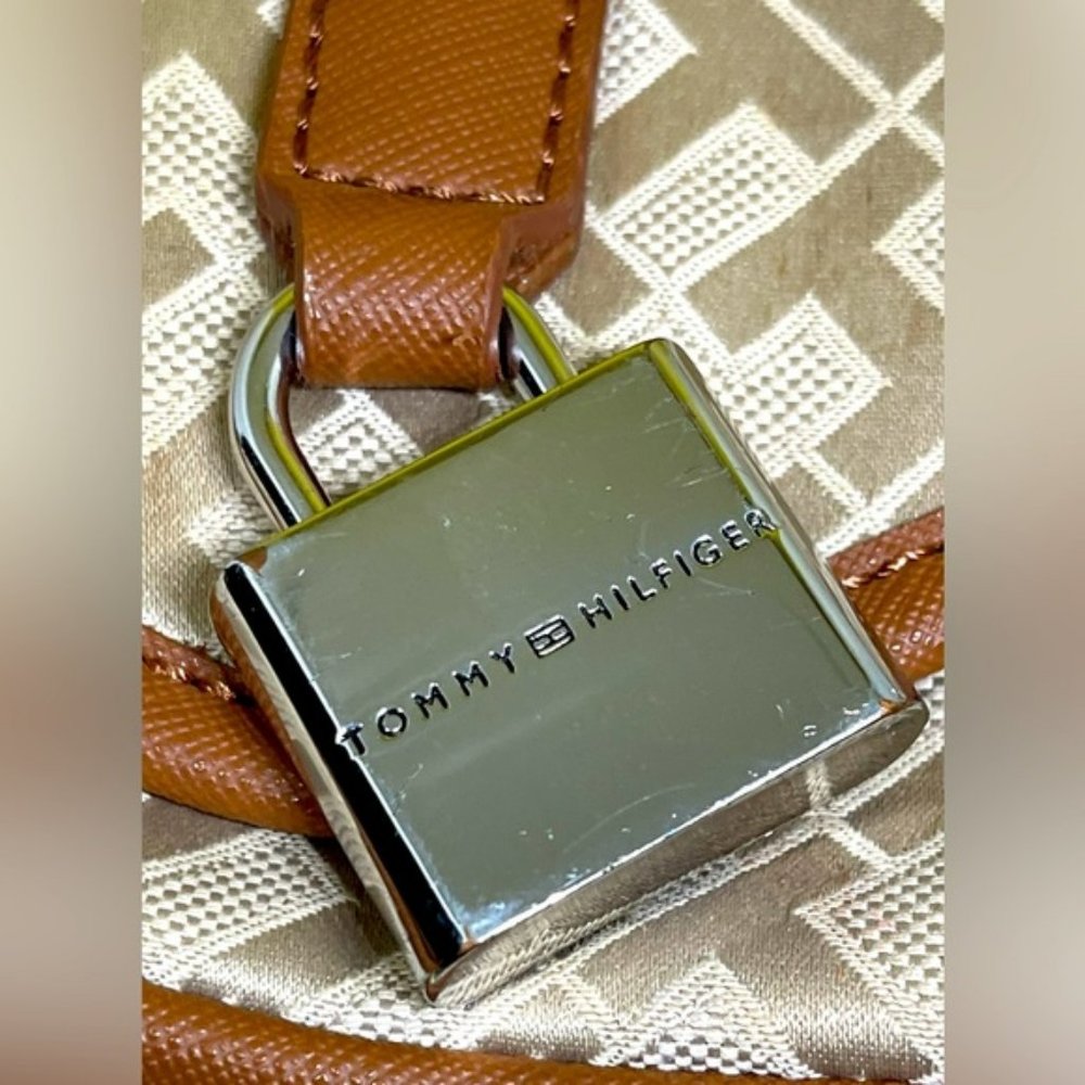 (1543) Tommy Hilfiger Mini Crossbody Bag